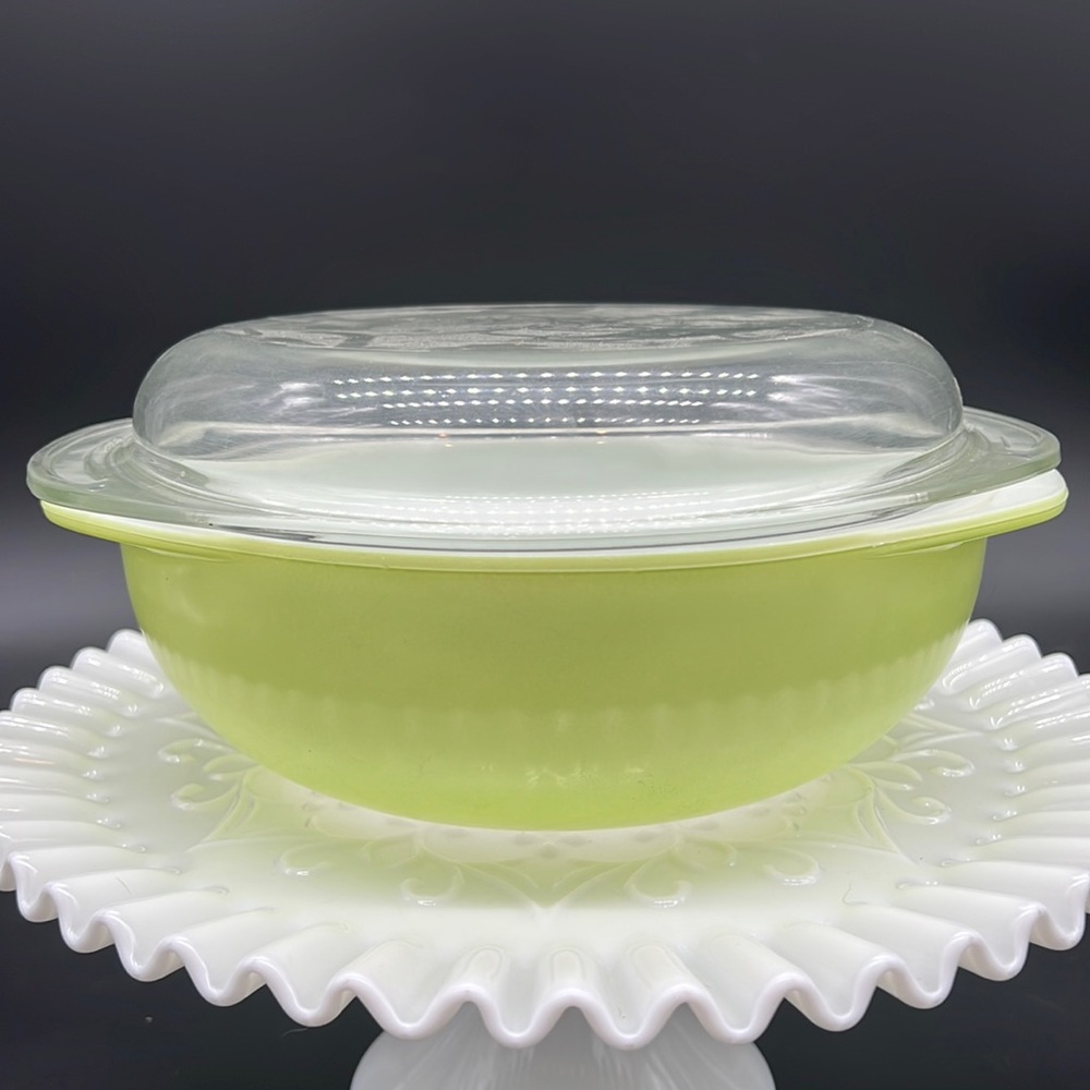 Pyrex 024 with lid